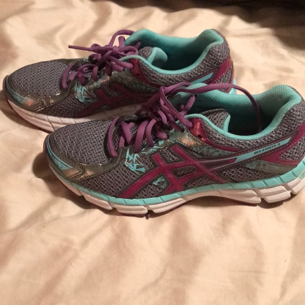 Gray, teal and purple.  Great condition.